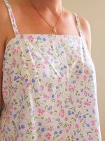 Zoom imprimé feuillage et fruits vifs sur coton vintage